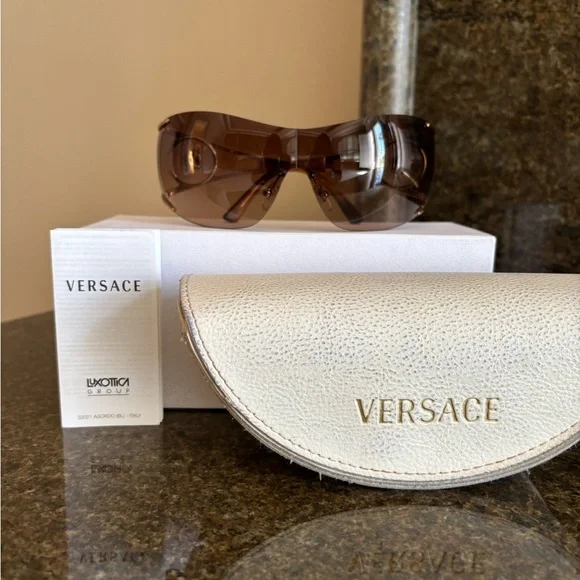 Vintage & Rare Versace Shield Brown Sunglasses with White Case - Picture 2 of 4